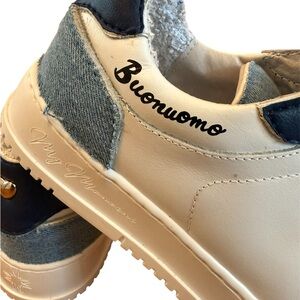 Buonuomo SNEAKERS
Women • Size US 9 • Like new